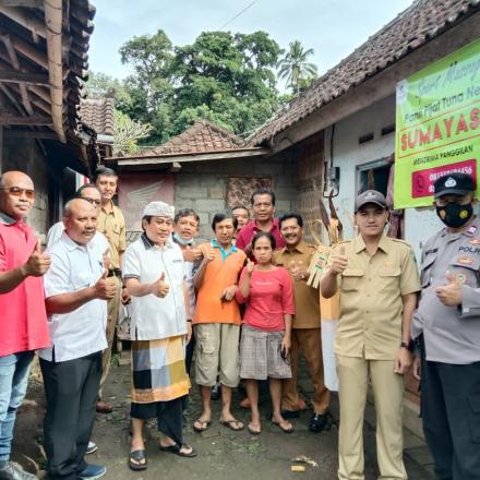 PENYERAHAN BANTUAN SARANA PIJAT KEADA PENYANDANG DISABILITAS DI DESA BURUAN, PENEBEL, TABANAN